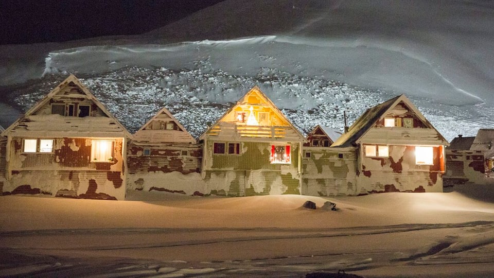 Häuser im norwegischen Longyearbyen, wo es während 81 Tagen keine Sonne gibt.