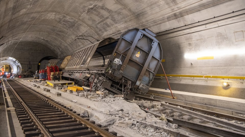 Am 10. August entgleiste ein Güterwagen aufgrund eines Radbruchs im Gotthard-Basistunnel.