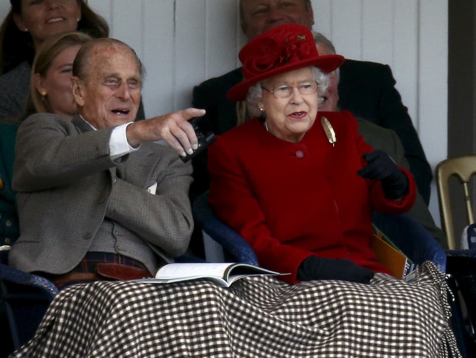 Prinz Philip und Queen Elizabeth sitzend
