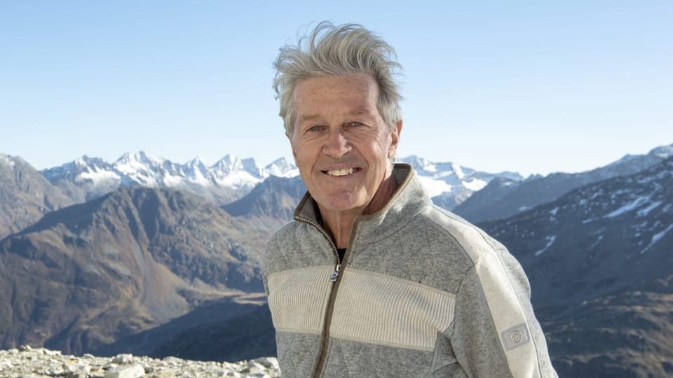 Bernhard Russi vor Bergkulisse