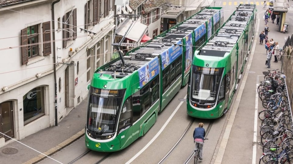 Zwei Trams der Basler Verkehrsbetrieben