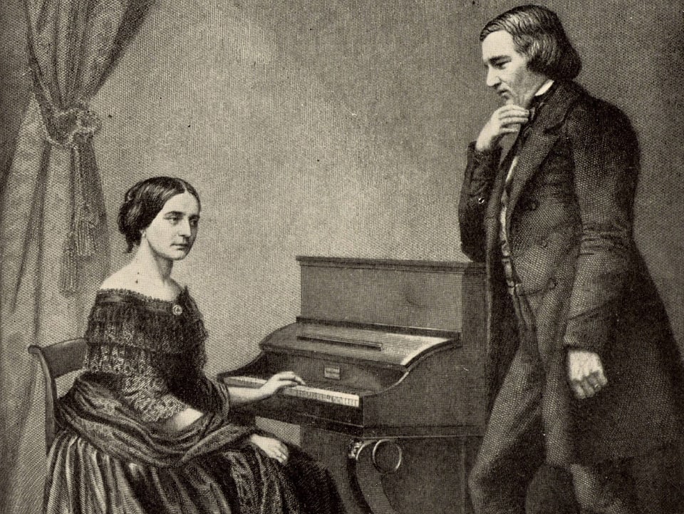 Zeihcnung: Frau am Klavier sitzend, daneben ein Mann, stehend, in nachdenklicher Pose