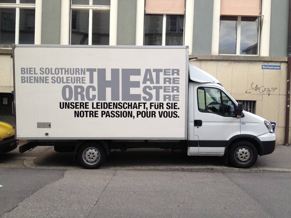 Lastwagen mit Aufschrift Theater Orchester Biel Solothurn