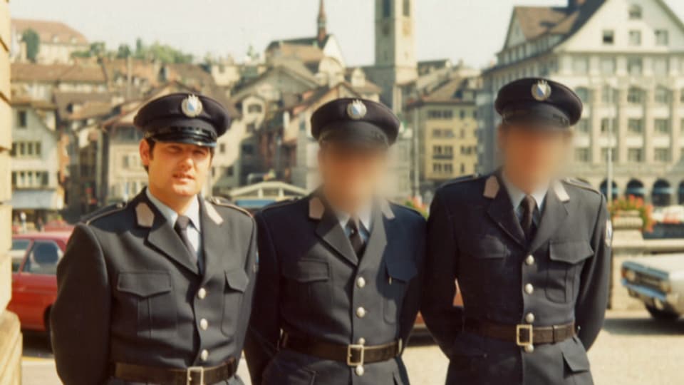 Altes Foto von drei Polizisten.