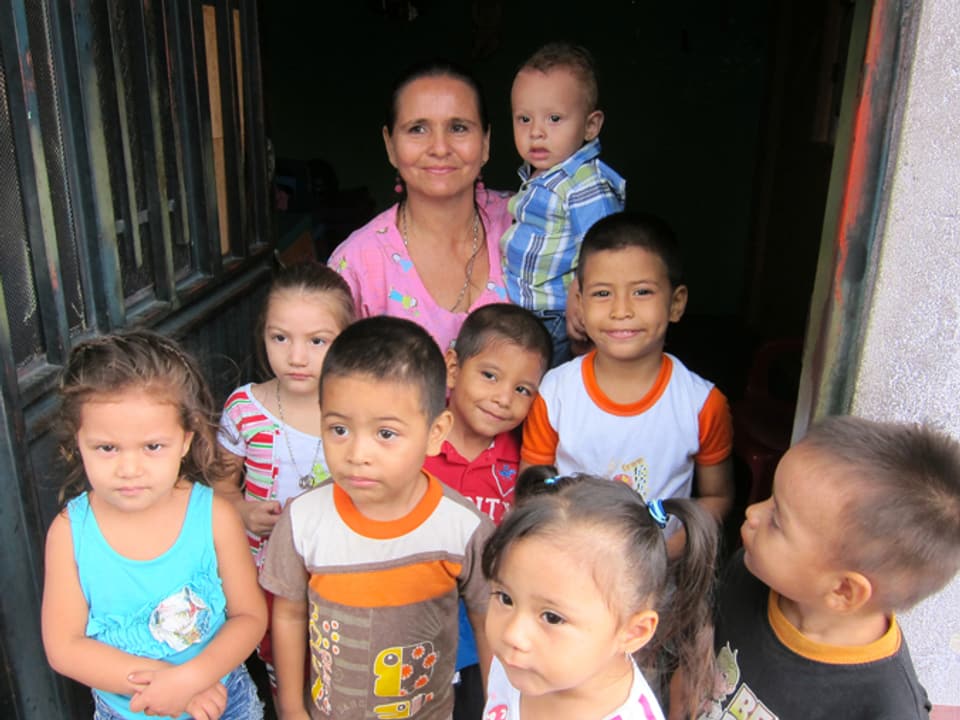 Weil besonders in der Kindheit die Weichen für eine gute Zukunft gelegt werden, setzt sich Vivamos Mejor für die Unterstützung von Tagesmüttern ein. 