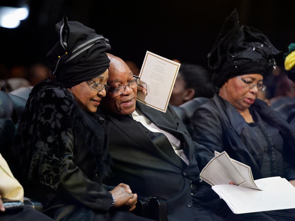 Gemeinsam mit Mandelas Witwe trauerte Präsident Zuma, 15.12.2013 in Qunu