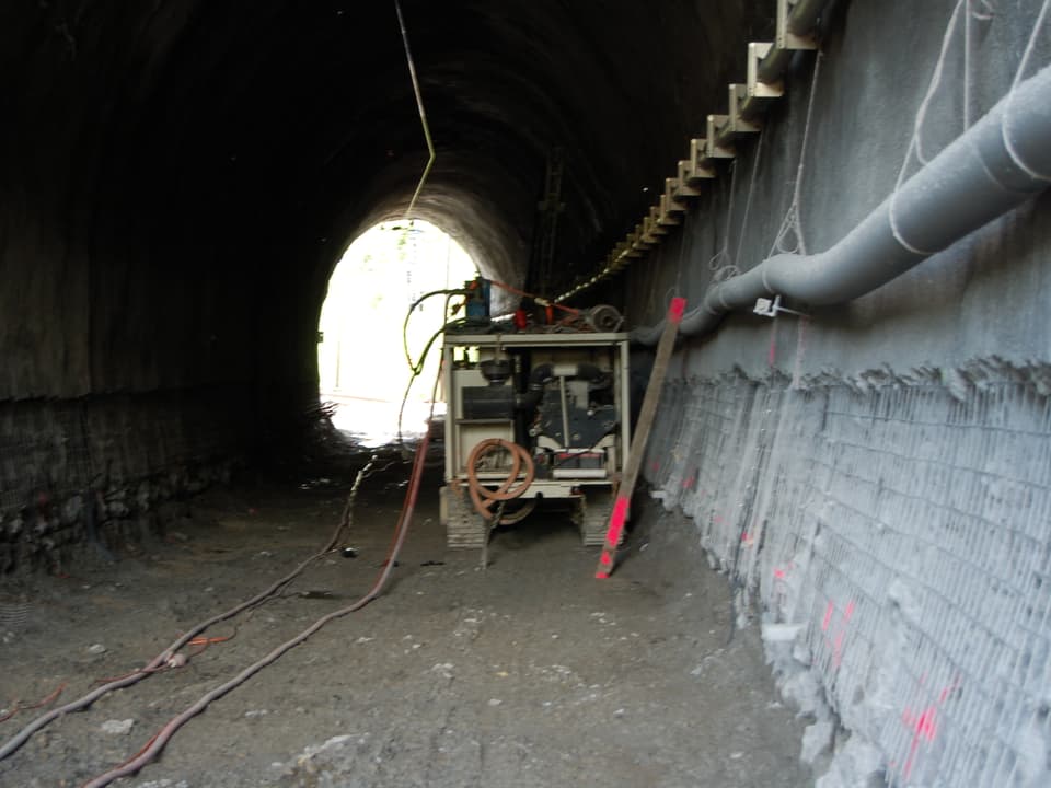 Sanierungsarbeiten im Tunnel Neuhaus