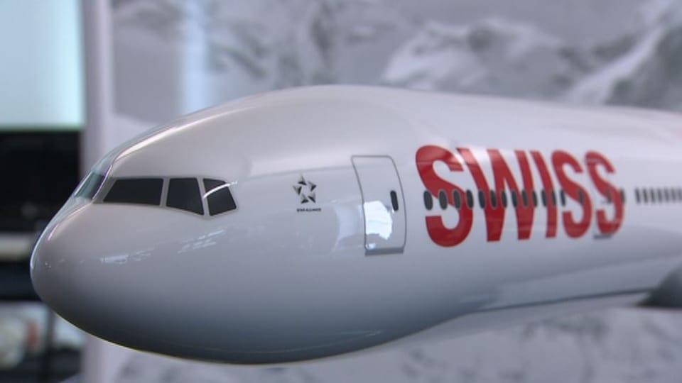 Ein Modell der neuen Boieng 777-300ER bei der präsentation von Swiss 2013. (srf)