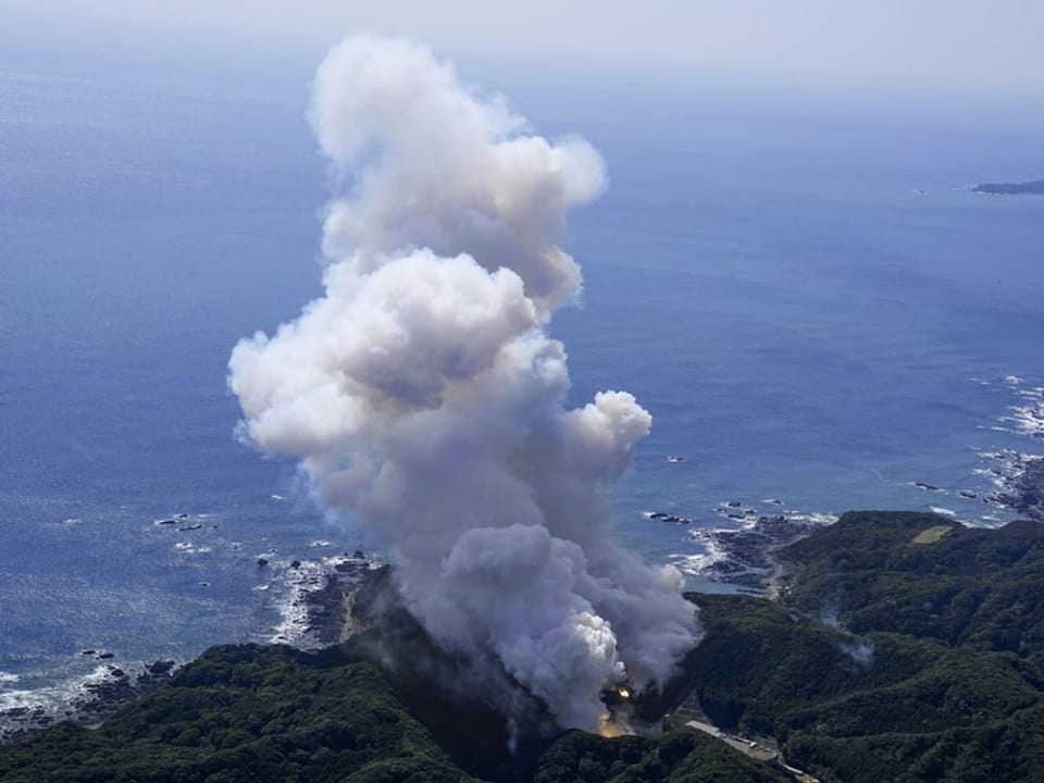 Eine Rakete explodiert in Japan.