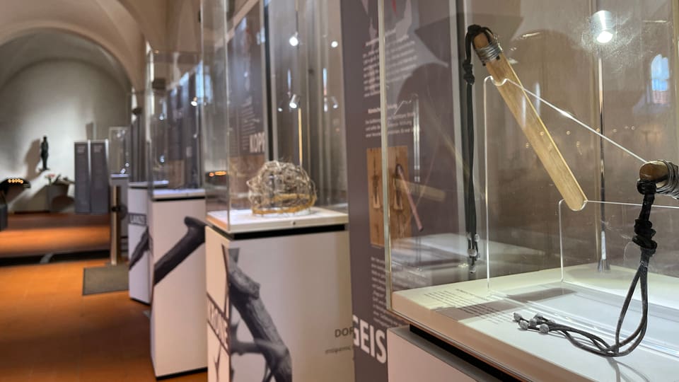 L’exposiziun mussa ina seria dad indizis – L’exposiziun mussa ina seria dad indizis –
