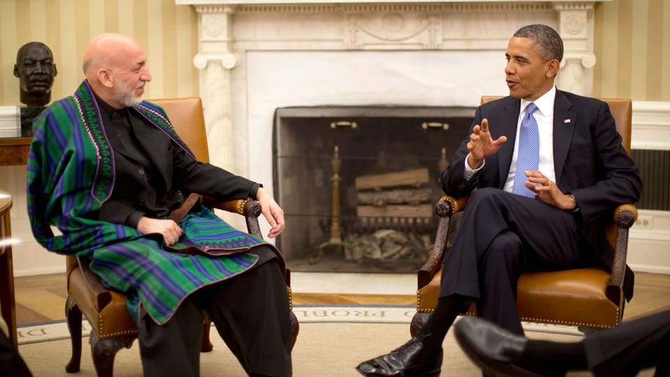 Afghanistans Präsident Hamid Karsai (li) und US-Staatschef Barack Obama bei ihrem Treffen im Oval Office in Washington.