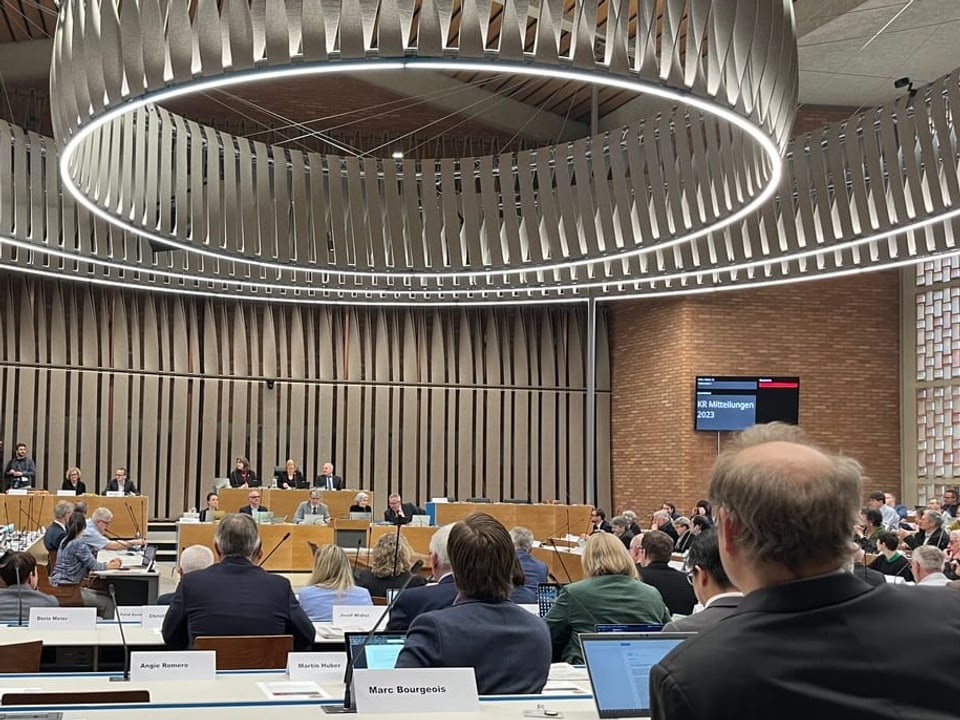 Blick auf die Parlamentarier im neuen Kantonsratsprovisorium.