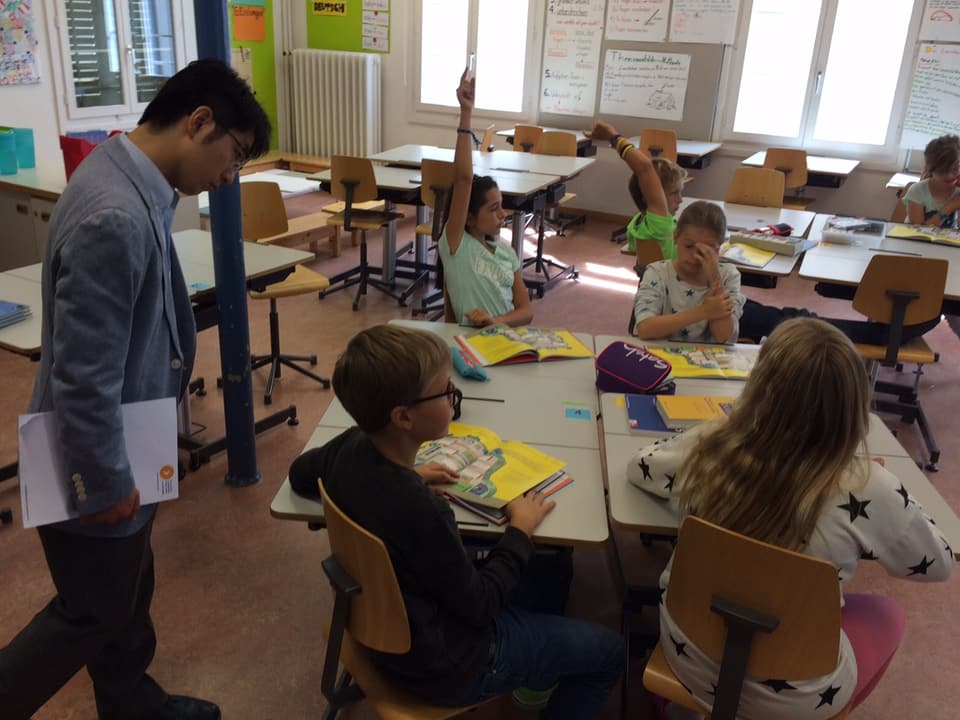 Internationaler Besuch an Tagesschule der Stadt Zug.