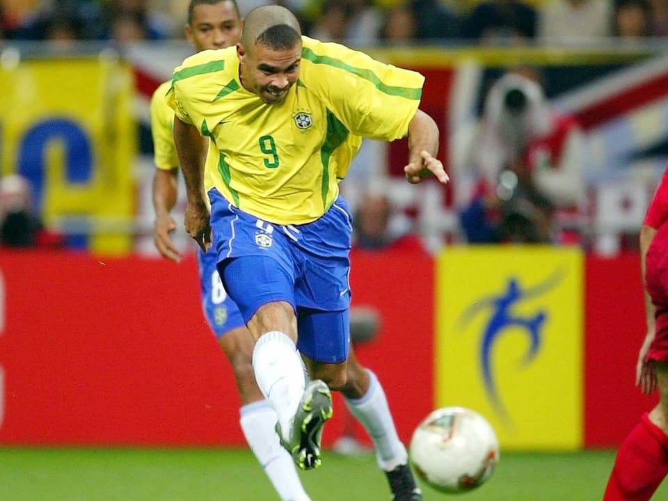 Ronaldo mit Dreiecks-Frisur