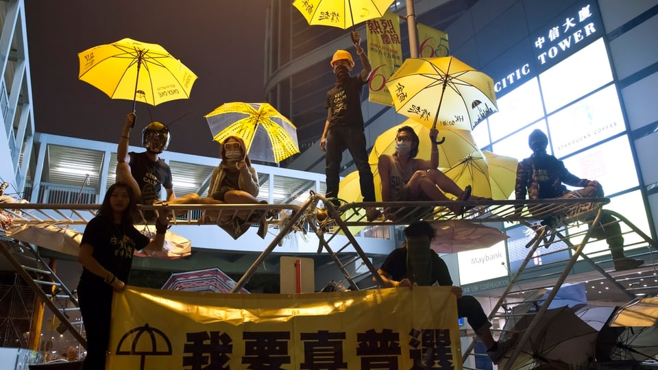 Klagen gegen Regenschirm-Aktivisten: Demo in Hongkong