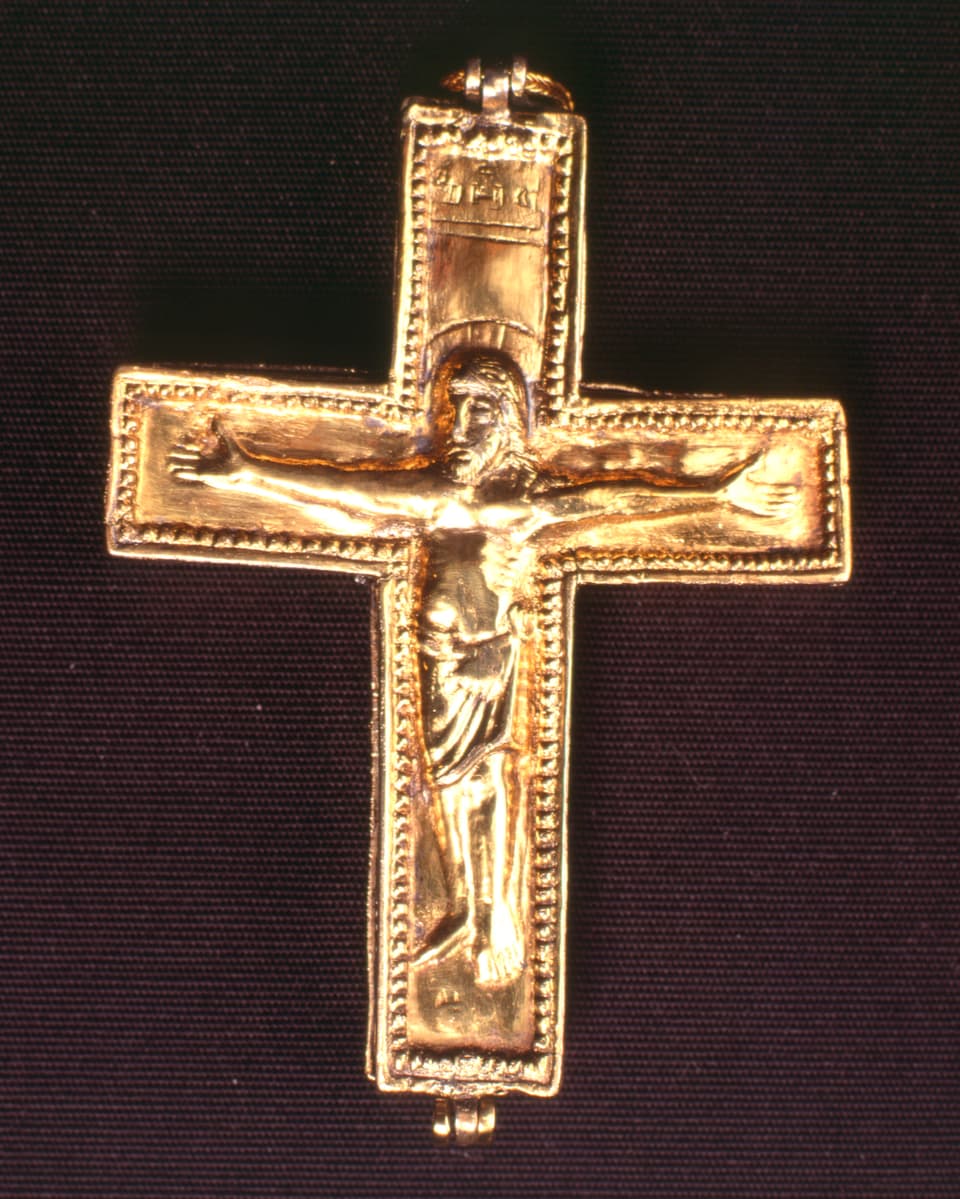 Goldenes Kreuz mit Jesus-Darstellung
