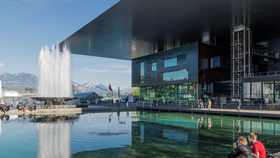 Blick auf das KKL Luzern von aussen