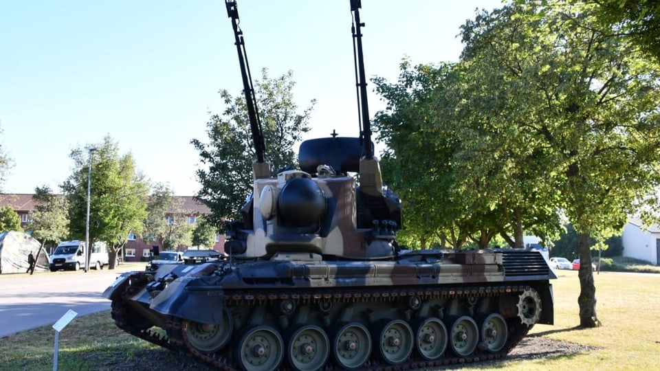 Ein Gepard Panzer in einer Kaserne.