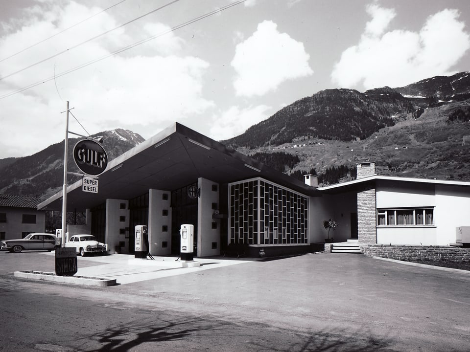 Garage mit Tankstelle und Einfamilienhaus in Ambri (Architektur Guiscetti, 1957)