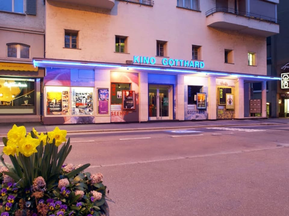 “Kino Gotthard” is written in illuminated letters on a building.