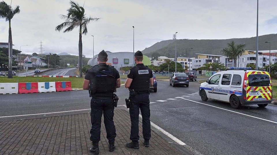 Zu sehen französische Polizisten in Neukaledonien