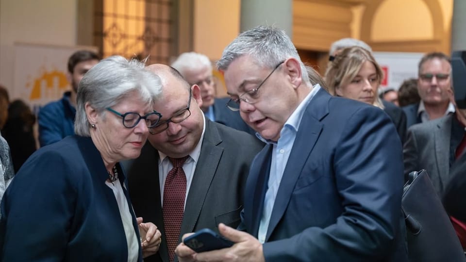 SVP-Parteipräsidentin Angela Lüthold mit SVP-Regierungskandidat Armin Hartmann.