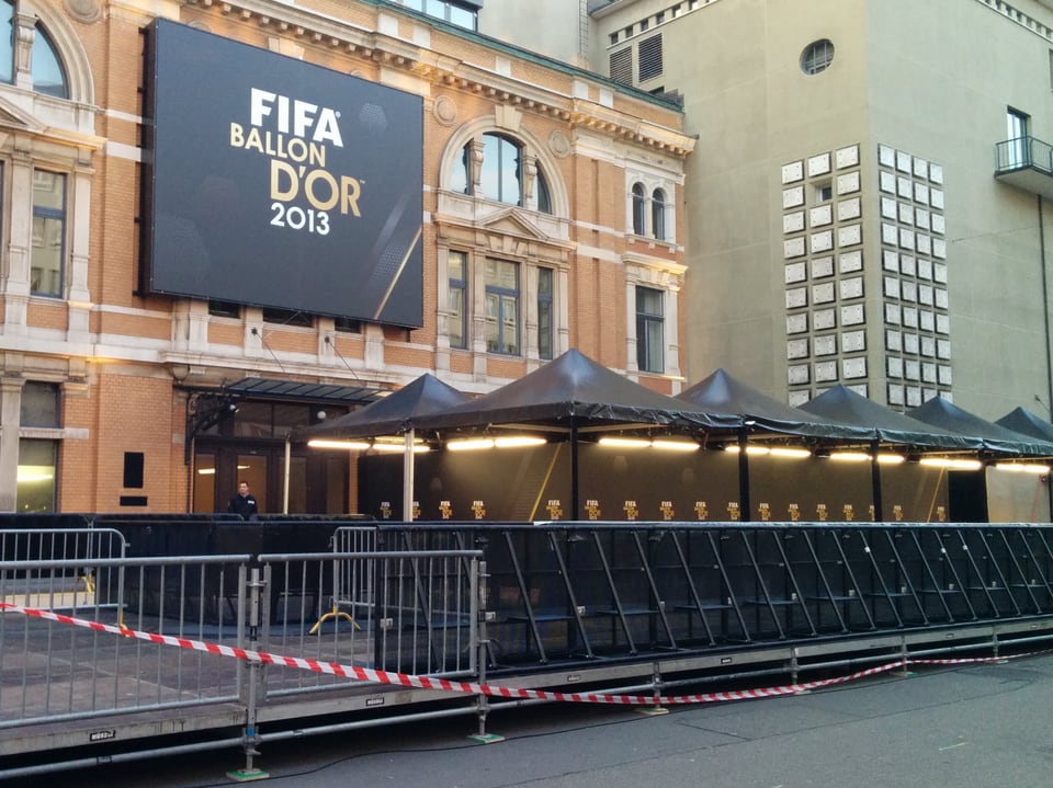 Aktuell - Warten auf die Fussballstars - Radio SRF 3 - SRF