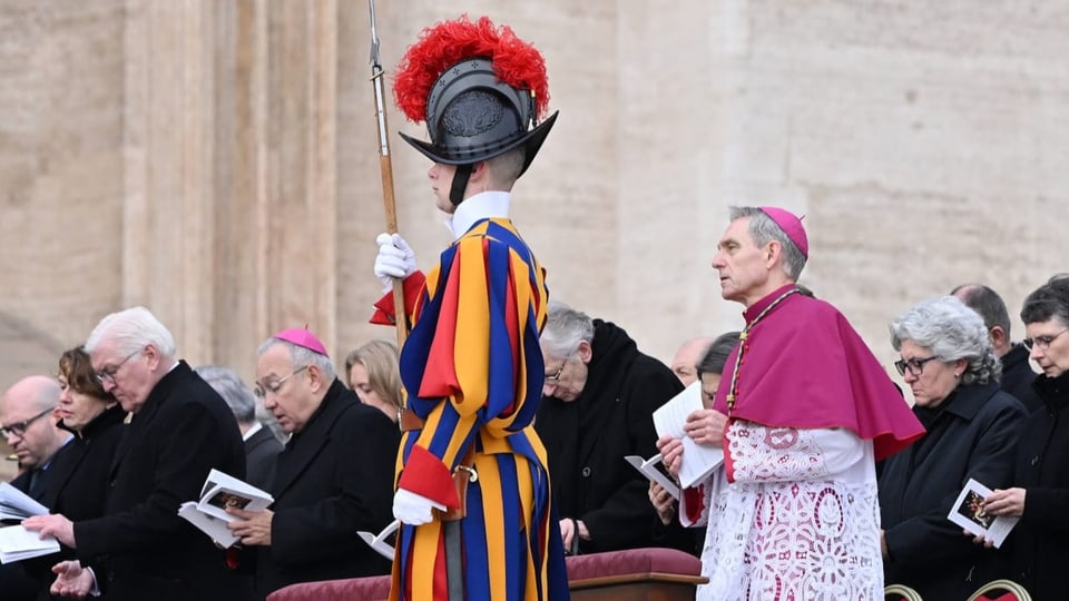 Georg Gänswein am 5. Januar an der Beerdigung von Benedikt XVI. vor dem Petersdom.