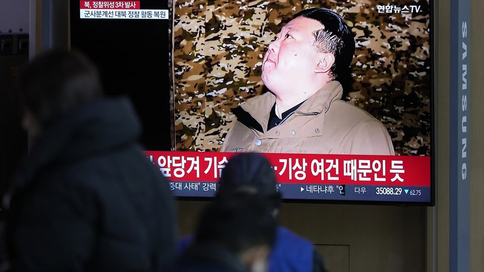 Bericht über den abgefeuerten Spionagesatelliten im südkoreanischen Fernsehen