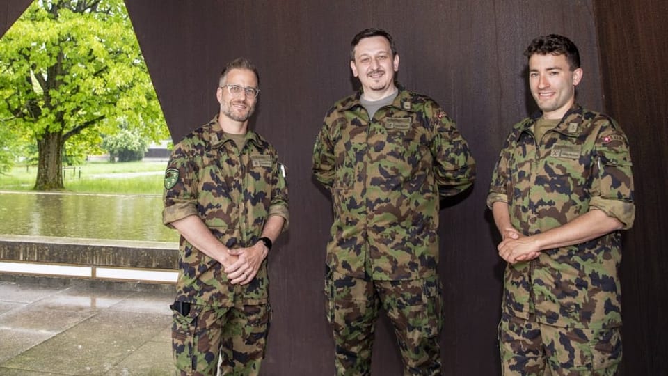 Die Seelsorger Daniele Scarabel, Muris Begovic und Jonathan Schoppig in Camouflage.