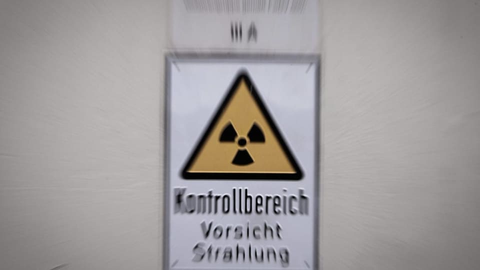 Gelbes Warnschild für radioaktive Strahlung
