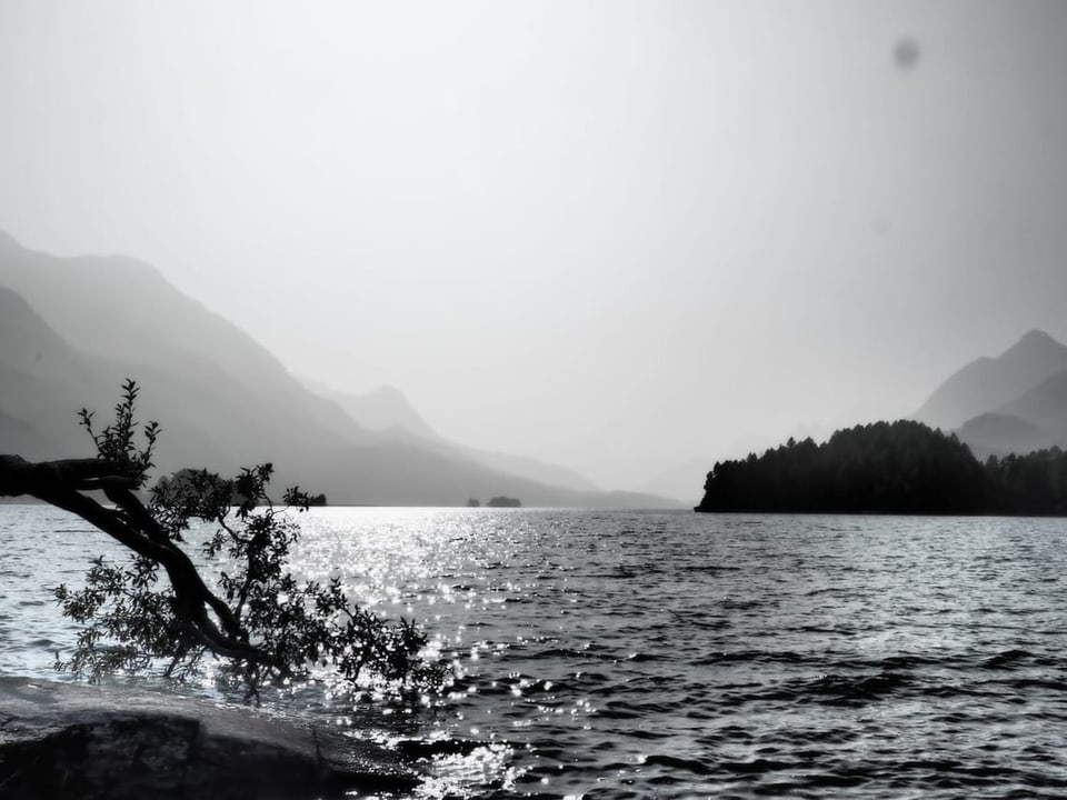Sils im Engadin/GR Dunst über Wasser