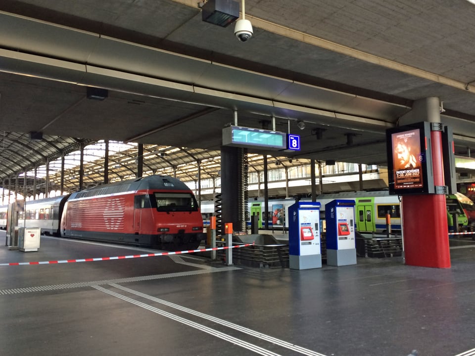 Der Luzerner Bahnhof ist menschenleer.