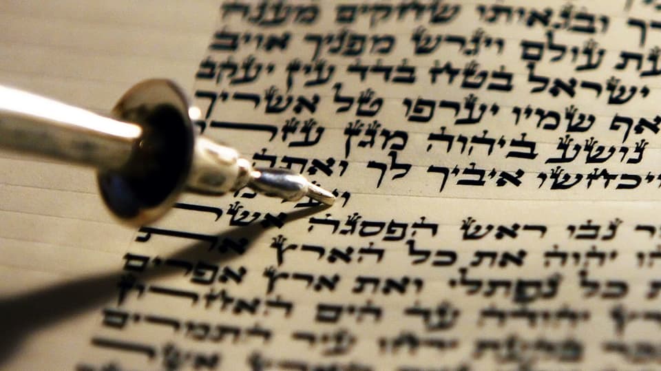 Text auf Hebräisch.