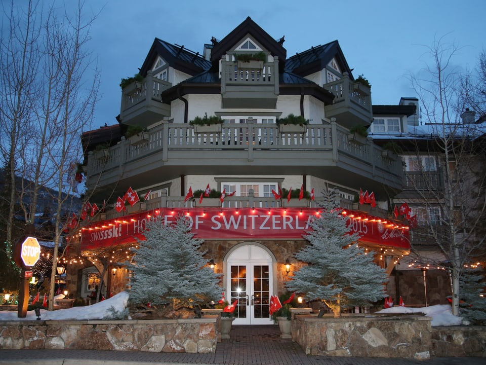 Das House of Switzerland in der Abenddämmerung.
