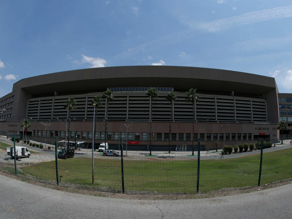 Olympiastadion, Sevilla (statt Bilbao) 