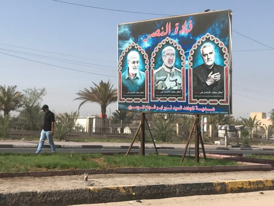  Plakate des getöteten iranischen Generals Qassem Soleimani und des irakischen Milizenkommandanten Abu Mahdi Al-Muhandis