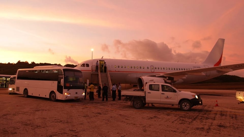 Flüchtende werden von Australien zu der Insel Nauru ausgeflogen. Eine Aufnahme von 2012. 