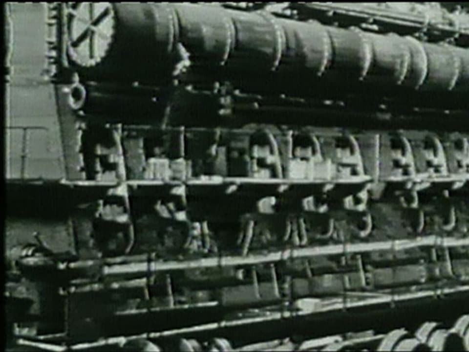Schwarzweissbild eines grossen Dieselmotors.