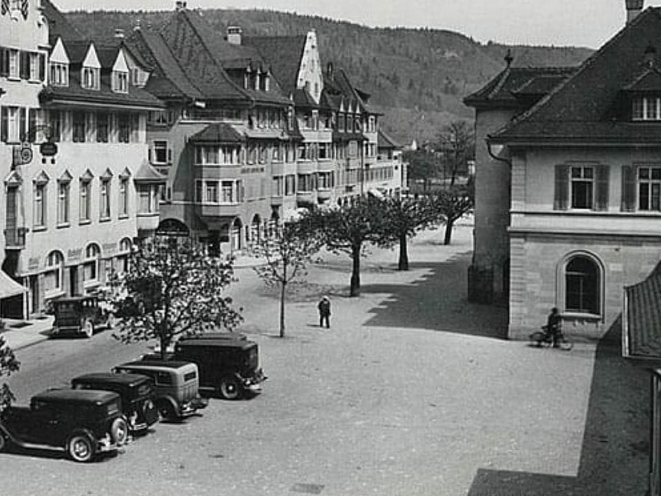 Schwarzweissbild Bahnhofplatz Brugg 1940