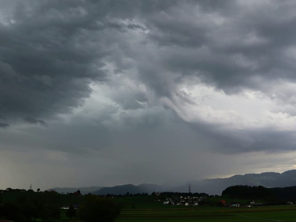 Gewitterwolke mit Regen