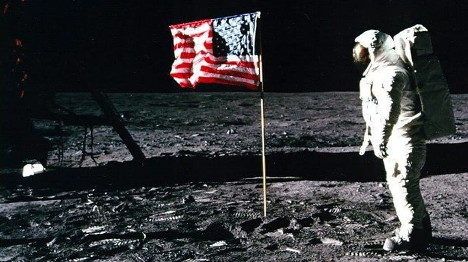 US-Flagge auf dem Mond.