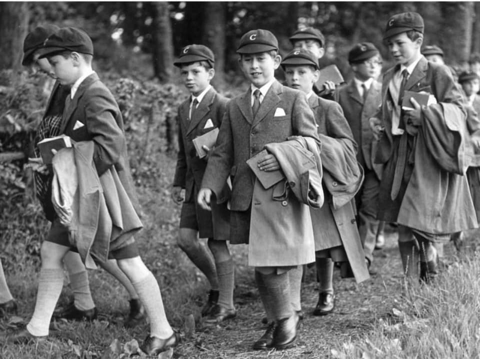 Charles mit Schulkollegen 1958 auf dem Weg in die sonntägliche Kirche.