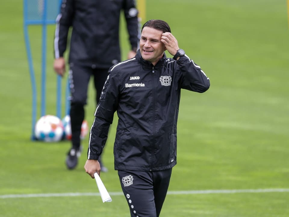 Gerardo Seoane beim Training in Leverkusen