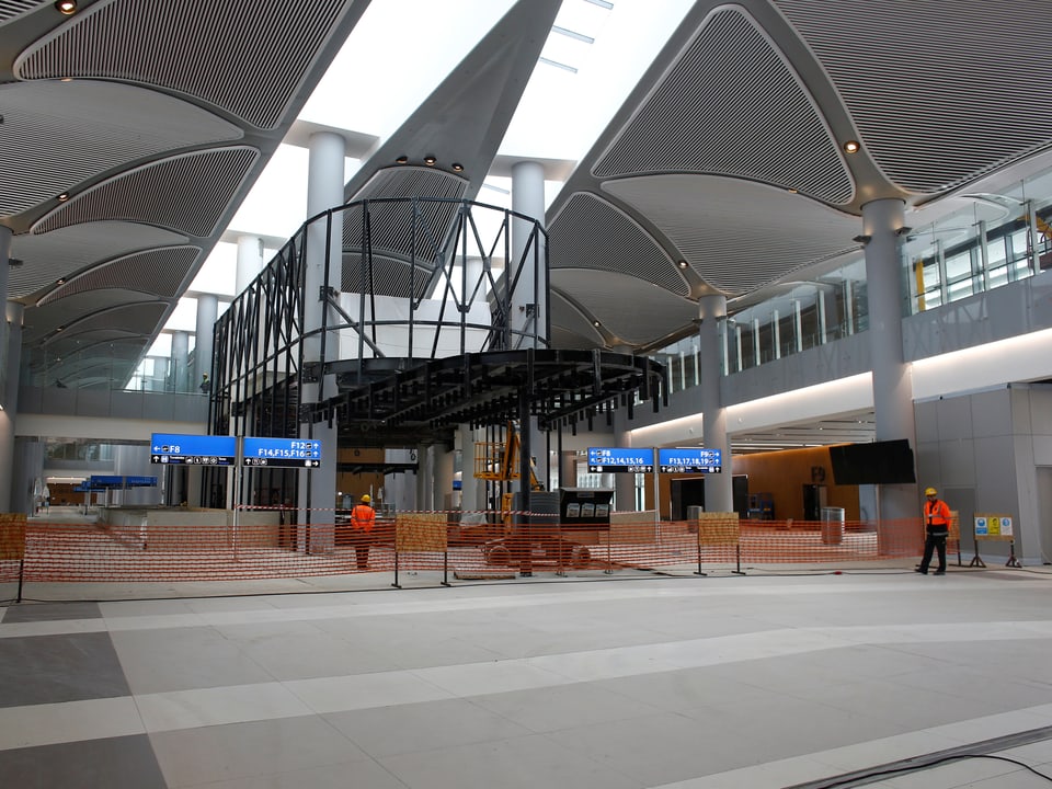 Flughafenhalle