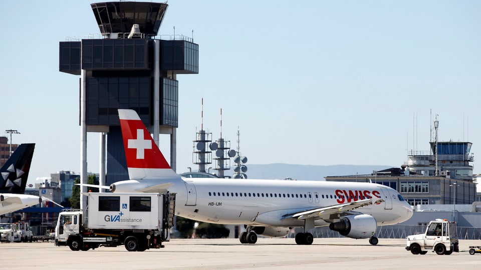 Ein Flugzeug der Swiss auf dem Genfer Flughafen.