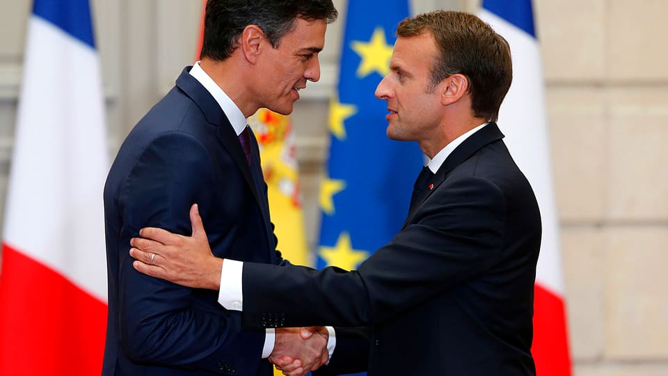 Frankreichs Präsident Emmanuel Macron (r.) und Spaniens Premier Pedro Sanchez (l.)