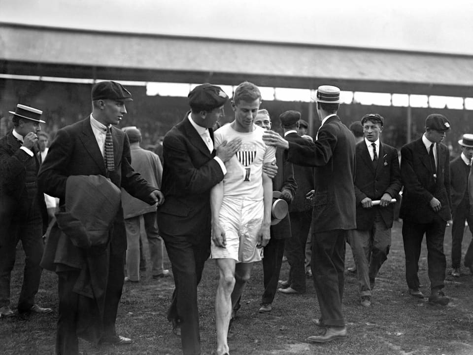 John Carpenter gewann 1908 den 400-Meter-Final- wurde wegen Behinderung von Wyndham Halswelle aber disqualifiziert.