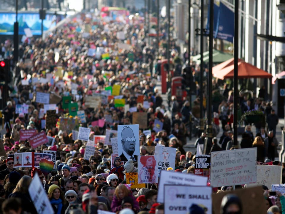 Der Protest ist international: Womens March in London