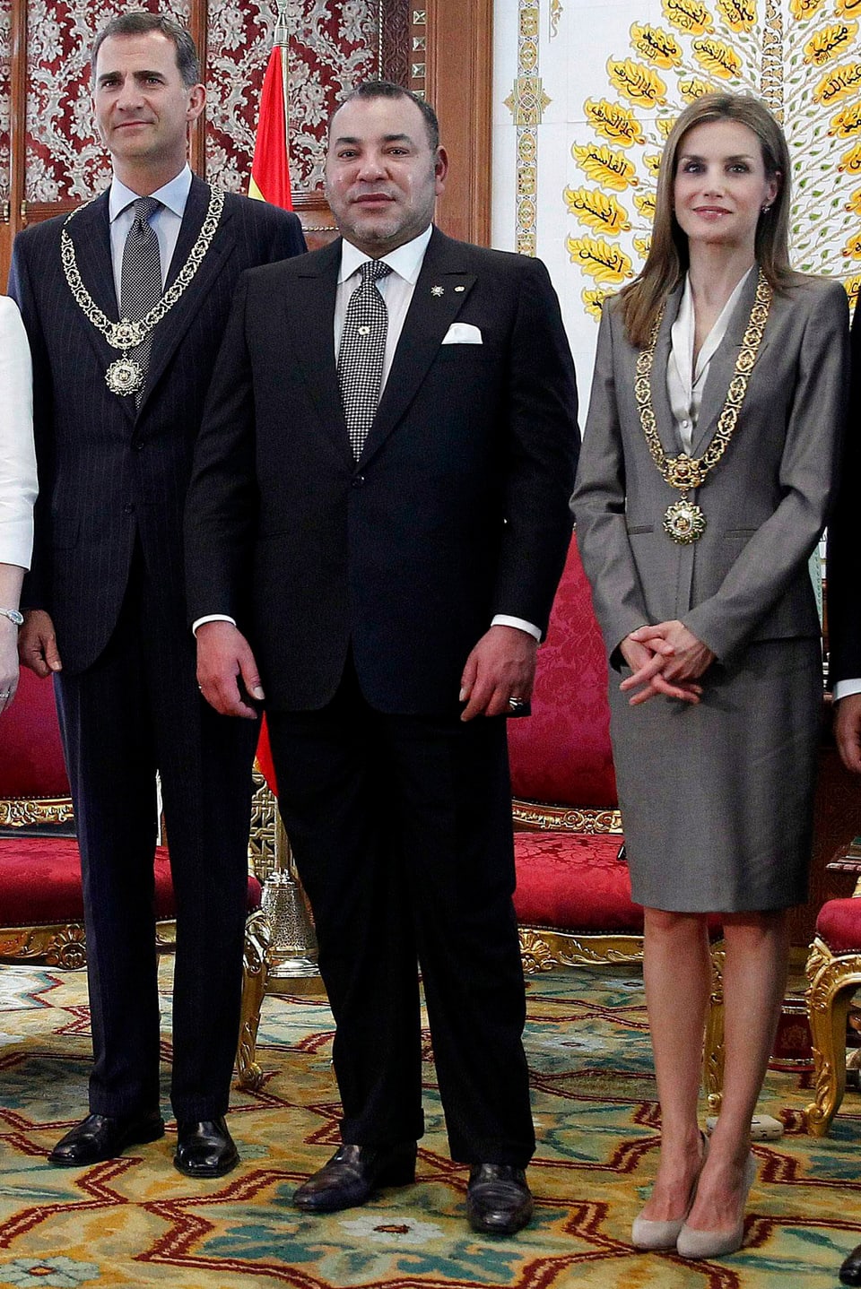 König Felipe und Königin Letizia posieren mit Morokkos König Mohammed VI in Rabat